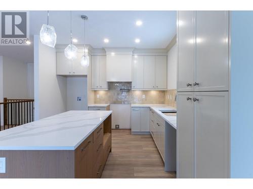 7943 Southridge Avenue, Prince George, BC - Indoor Photo Showing Kitchen With Upgraded Kitchen