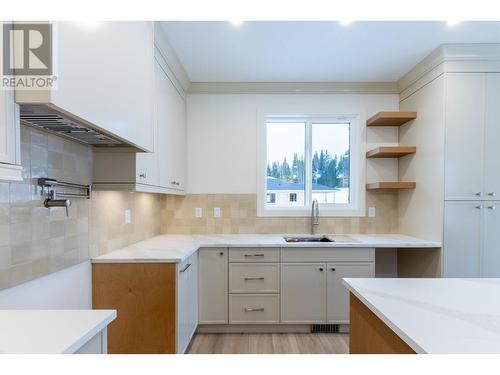 7943 Southridge Avenue, Prince George, BC - Indoor Photo Showing Kitchen