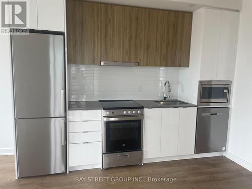 329 - 50 Upper Mall Way, Vaughan, ON - Indoor Photo Showing Kitchen With Stainless Steel Kitchen