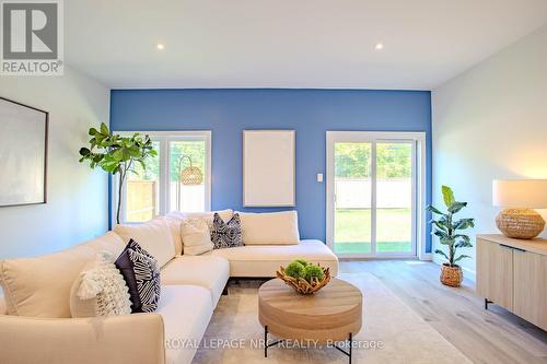 27 Beachwalk Crescent, Fort Erie, ON - Indoor Photo Showing Living Room