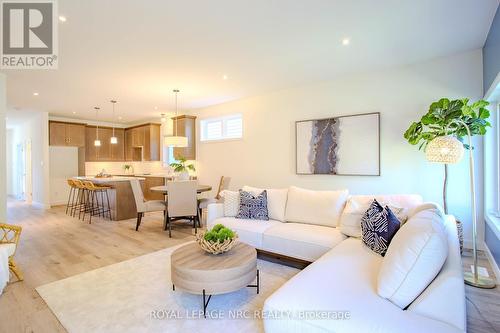 27 Beachwalk Crescent, Fort Erie, ON - Indoor Photo Showing Living Room