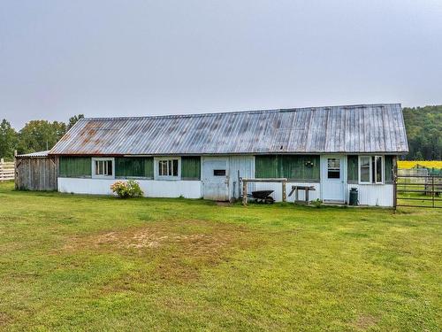 Stable - 10188 Route 117 N., Rivière-Rouge, QC 