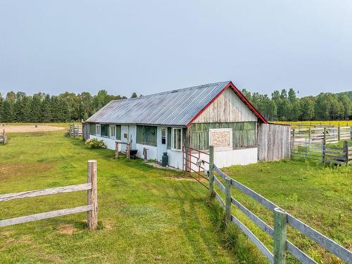 Stable - 10188 Route 117 N., Rivière-Rouge, QC 