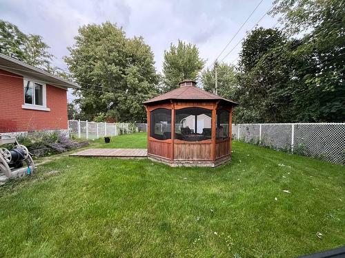 ExtÃ©rieur - 32 Boul. Ste-Marguerite, Châteauguay, QC - Outdoor With Backyard