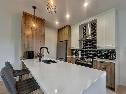 Cuisine - 468 Rue De Neptune, Marieville, QC - Indoor Photo Showing Kitchen With Double Sink With Upgraded Kitchen