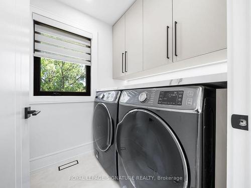 14 Ironshore Crt, Aurora, ON - Indoor Photo Showing Laundry Room