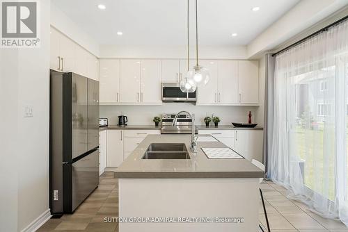 19 Bobolink Drive, Wasaga Beach, ON - Indoor Photo Showing Kitchen With Double Sink With Upgraded Kitchen