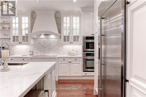 2214 Hampstead Road, Oakville (River Oaks), ON - Indoor Photo Showing Kitchen With Upgraded Kitchen