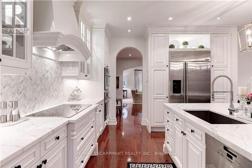 2214 Hampstead Road, Oakville (River Oaks), ON - Indoor Photo Showing Kitchen With Upgraded Kitchen