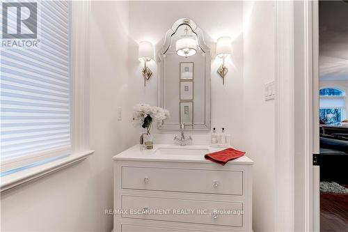 2214 Hampstead Road, Oakville (River Oaks), ON - Indoor Photo Showing Bathroom