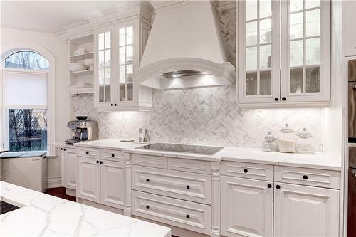 2214 Hampstead Road, Oakville, ON - Indoor Photo Showing Kitchen With Upgraded Kitchen