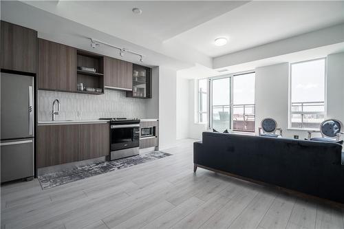 405 Dundas Street W|Unit #307, Oakville, ON - Indoor Photo Showing Kitchen