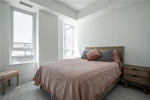 405 Dundas Street W|Unit #307, Oakville, ON - Indoor Photo Showing Bedroom