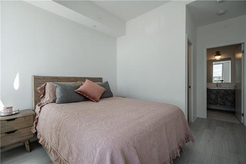 405 Dundas Street W|Unit #307, Oakville, ON - Indoor Photo Showing Bedroom