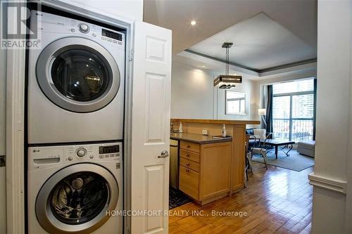 701 - 8 Wellesley Street E, Toronto (Church-Yonge Corridor), ON - Indoor Photo Showing Laundry Room