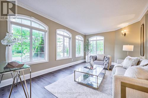 20 Renberg Drive, Markham, ON - Indoor Photo Showing Living Room