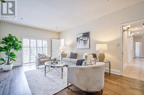 20 Renberg Drive, Markham, ON - Indoor Photo Showing Living Room