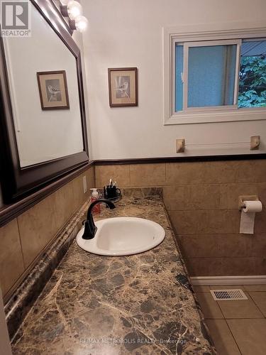 435 Wilson Road N, Oshawa, ON - Indoor Photo Showing Bathroom