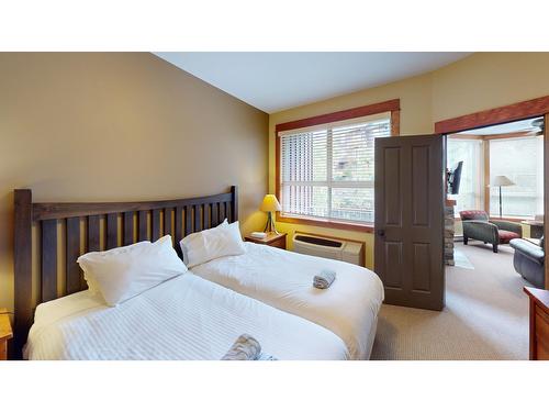 631C - 4559 Timberline Crescent, Fernie, BC - Indoor Photo Showing Bedroom