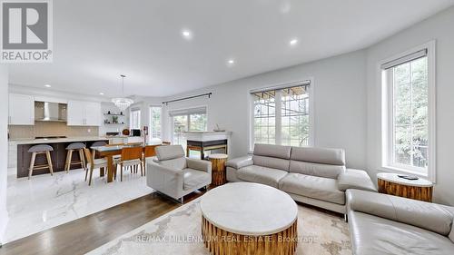 239 Vellore Woods Boulevard, Vaughan (Vellore Village), ON - Indoor Photo Showing Living Room