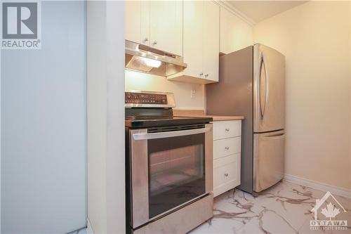 18 Nepean Street Unit#701, Ottawa, ON - Indoor Photo Showing Kitchen