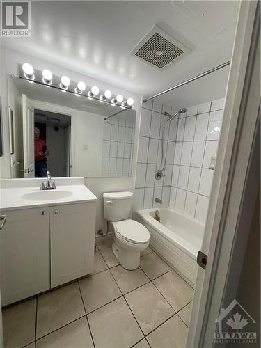 18 Nepean Street Unit#701, Ottawa, ON - Indoor Photo Showing Bathroom