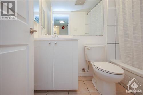 18 Nepean Street Unit#701, Ottawa, ON - Indoor Photo Showing Bathroom