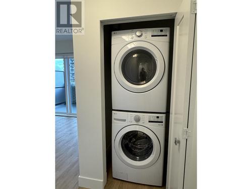 204 11907 223 Street, Maple Ridge, BC - Indoor Photo Showing Laundry Room