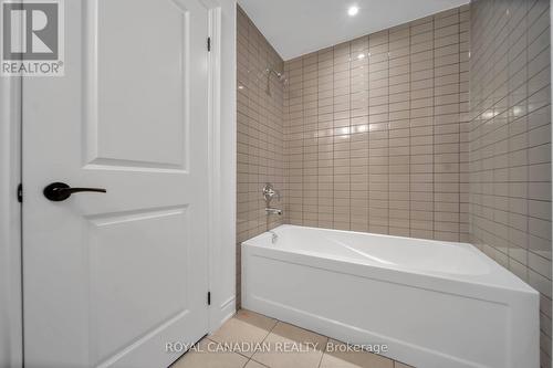 29 - 20 Lunar Crescent, Mississauga (Streetsville), ON - Indoor Photo Showing Bathroom