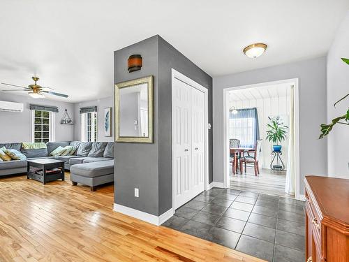 Living room - 165 Rue Notre-Dame, Saint-Armand, QC - Indoor Photo Showing Living Room