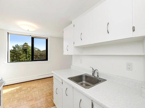 606-647 Michigan St, Victoria, BC - Indoor Photo Showing Kitchen