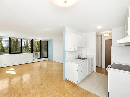 606-647 Michigan St, Victoria, BC - Indoor Photo Showing Bedroom