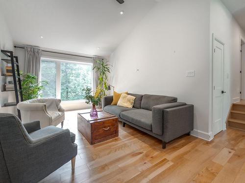 Salle familiale - 95 Ch. Des Renards, Rigaud, QC - Indoor Photo Showing Living Room