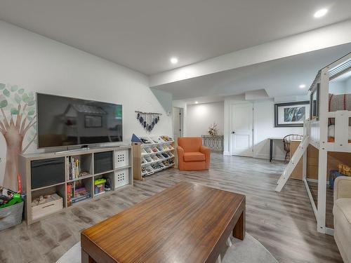 Sous-sol - 95 Ch. Des Renards, Rigaud, QC - Indoor Photo Showing Living Room