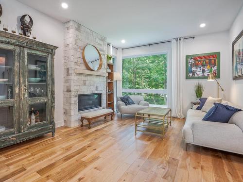 Salon - 95 Ch. Des Renards, Rigaud, QC - Indoor Photo Showing Living Room With Fireplace