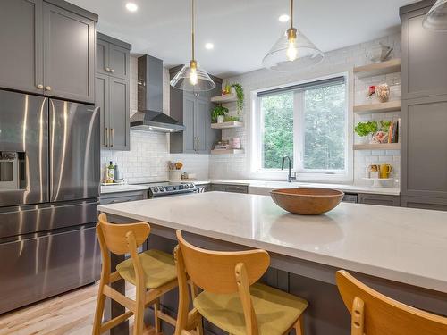 Cuisine - 95 Ch. Des Renards, Rigaud, QC - Indoor Photo Showing Kitchen With Upgraded Kitchen