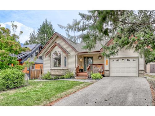 7340 Yoho Drive, Radium Hot Springs, BC - Outdoor With Facade