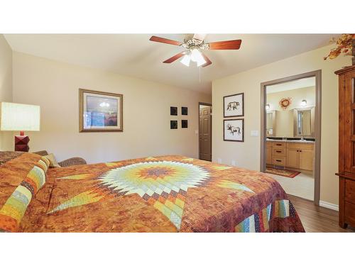 7340 Yoho Drive, Radium Hot Springs, BC - Indoor Photo Showing Bedroom