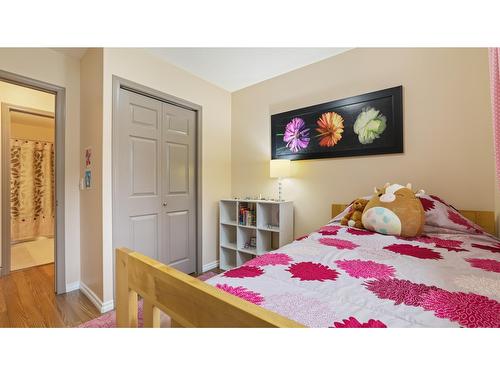 7340 Yoho Drive, Radium Hot Springs, BC - Indoor Photo Showing Bedroom