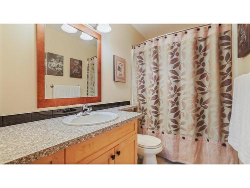 7340 Yoho Drive, Radium Hot Springs, BC - Indoor Photo Showing Bathroom