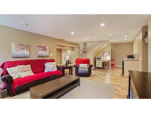 7340 Yoho Drive, Radium Hot Springs, BC - Indoor Photo Showing Living Room