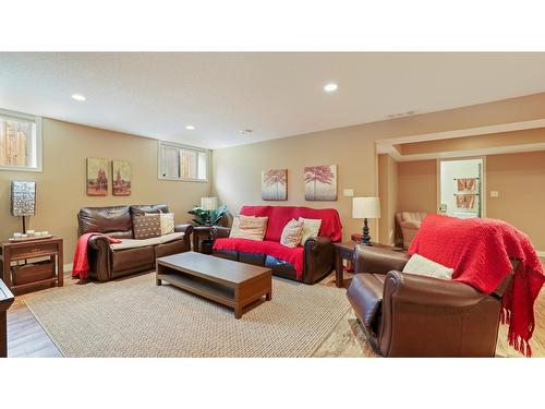 7340 Yoho Drive, Radium Hot Springs, BC - Indoor Photo Showing Living Room