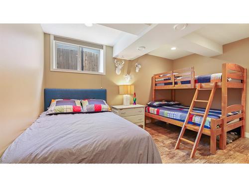 7340 Yoho Drive, Radium Hot Springs, BC - Indoor Photo Showing Bedroom