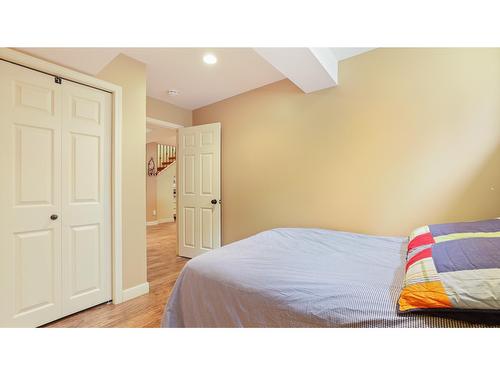 7340 Yoho Drive, Radium Hot Springs, BC - Indoor Photo Showing Bedroom