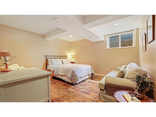 7340 Yoho Drive, Radium Hot Springs, BC - Indoor Photo Showing Bedroom