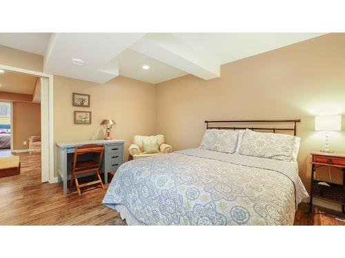 7340 Yoho Drive, Radium Hot Springs, BC - Indoor Photo Showing Bedroom