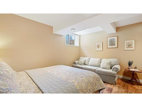 7340 Yoho Drive, Radium Hot Springs, BC - Indoor Photo Showing Bedroom