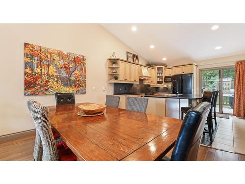 7340 Yoho Drive, Radium Hot Springs, BC - Indoor Photo Showing Dining Room