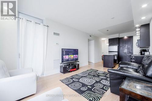 1906 - 181 Wynford Drive, Toronto (Banbury-Don Mills), ON - Indoor Photo Showing Living Room