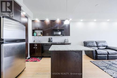 1906 - 181 Wynford Drive, Toronto (Banbury-Don Mills), ON - Indoor Photo Showing Kitchen With Double Sink With Upgraded Kitchen